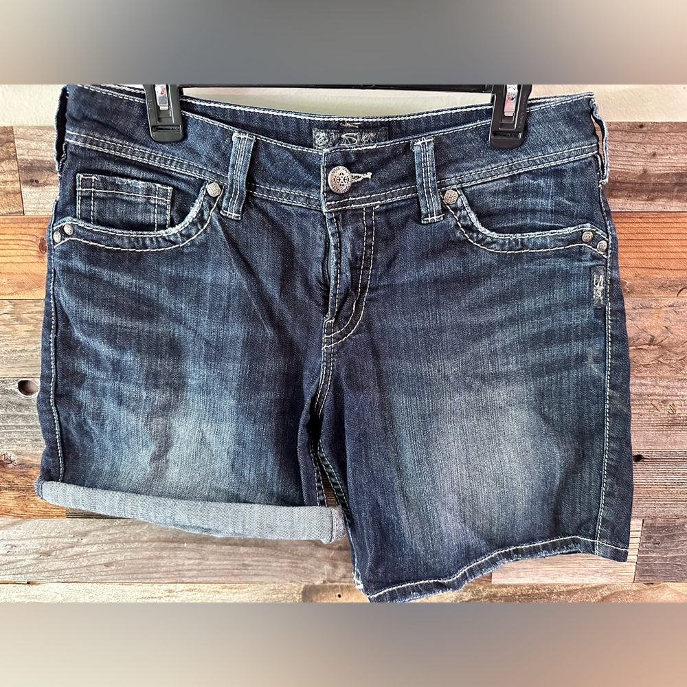 Silver Suki Mid Rise Short Size 32